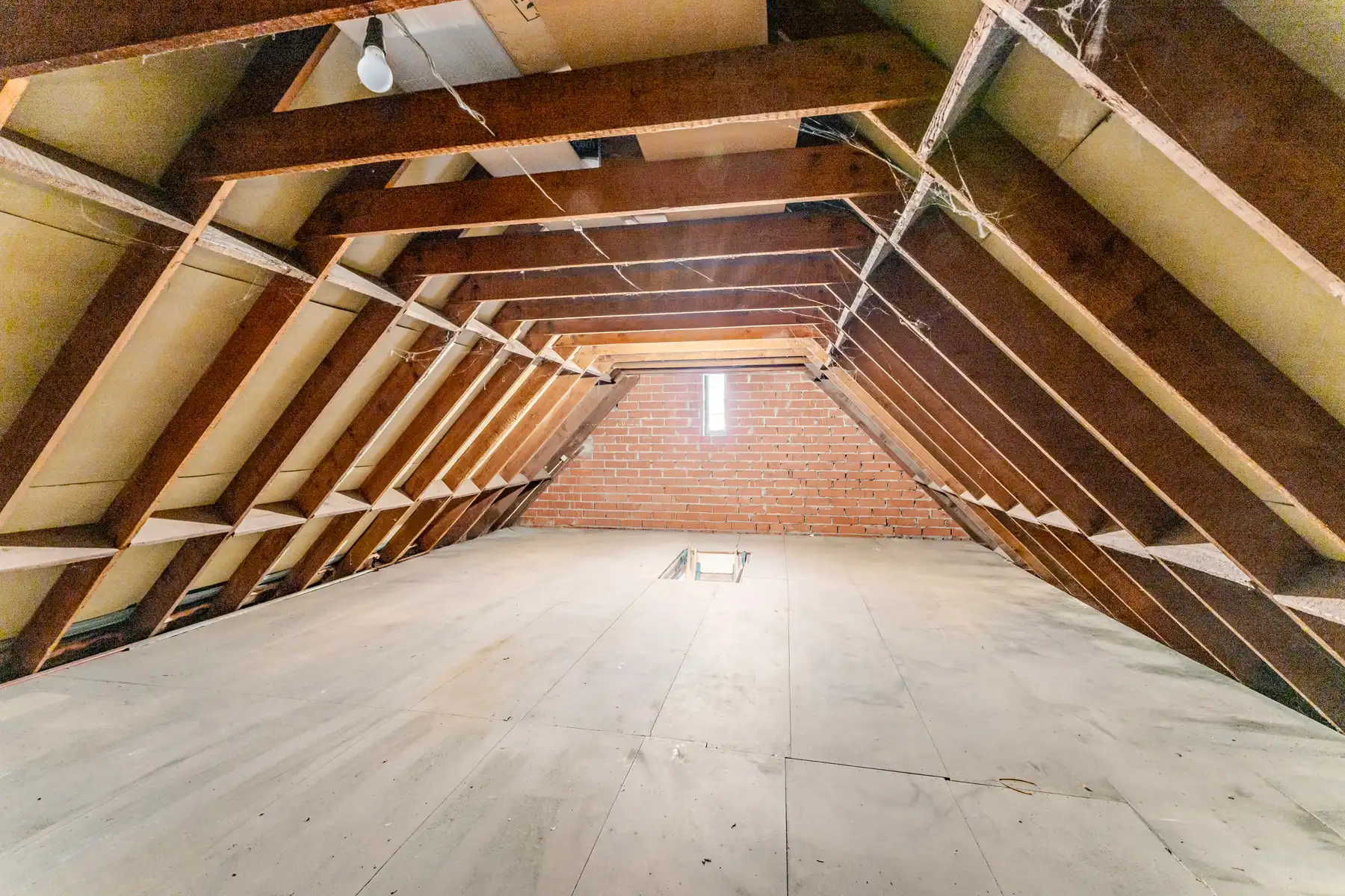 Verzorgde en lichtrijke gezinswoning met tuin en garage foto 22