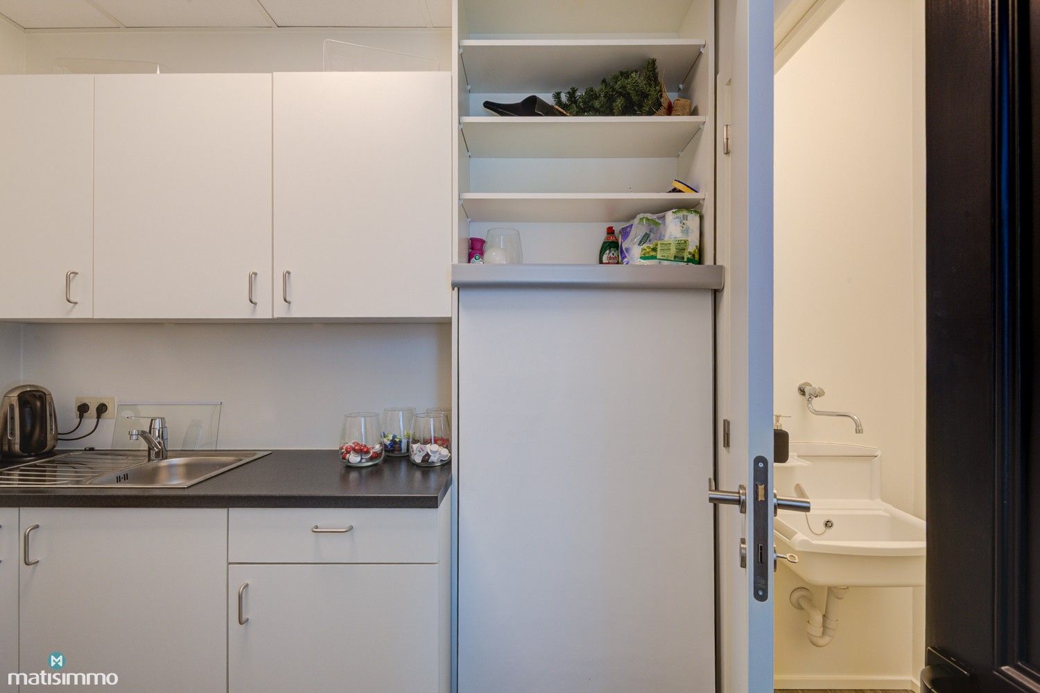 INSTAPKLAAR HANDELSPAND/KANTOORRUIMTE MET EEN UITSTEKENDE LIGGING TE HASSELT foto 14