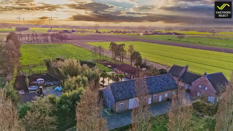 Authentieke hoeve op 13.920 m² met verzicht over de velden foto 3