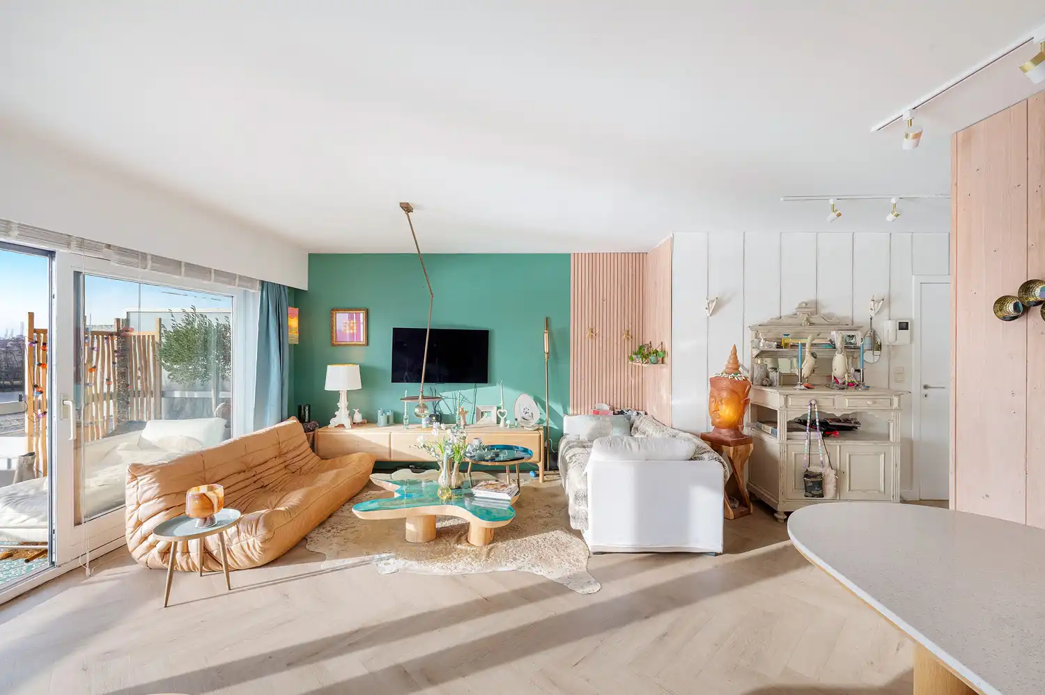 Instapklaar vernieuwd appartement met zuidgericht terras en open zicht foto 3