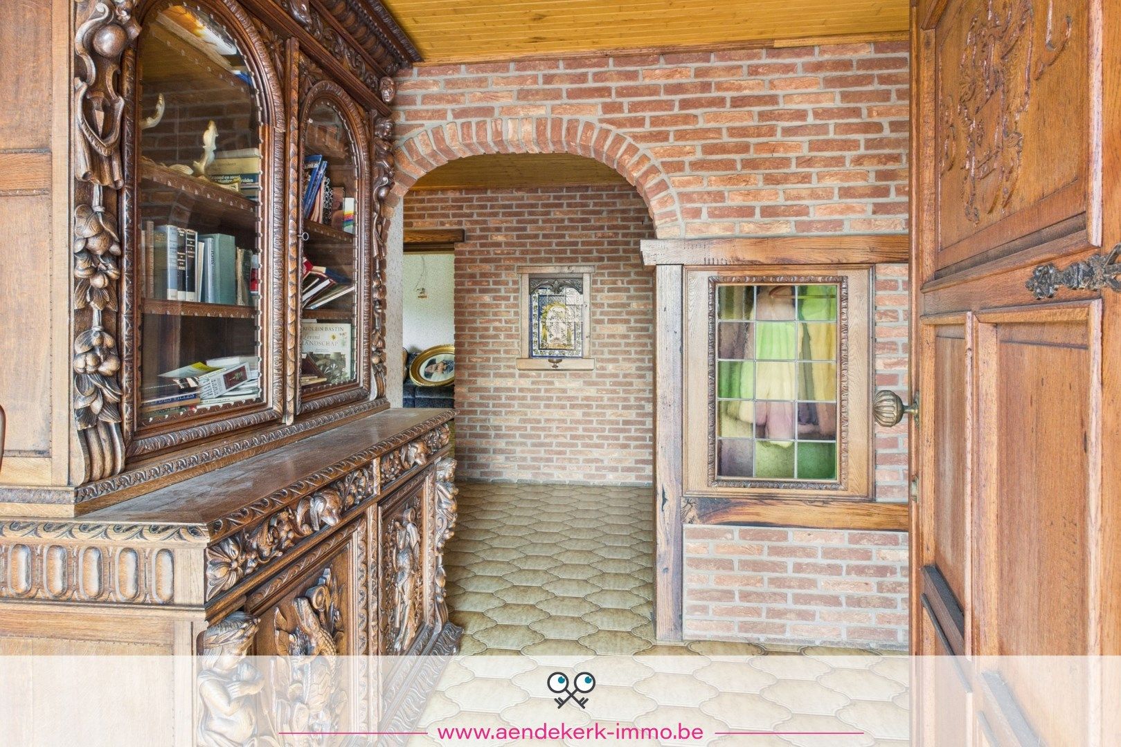 Ruime, te renoveren, woning met loods/stal in As foto 2