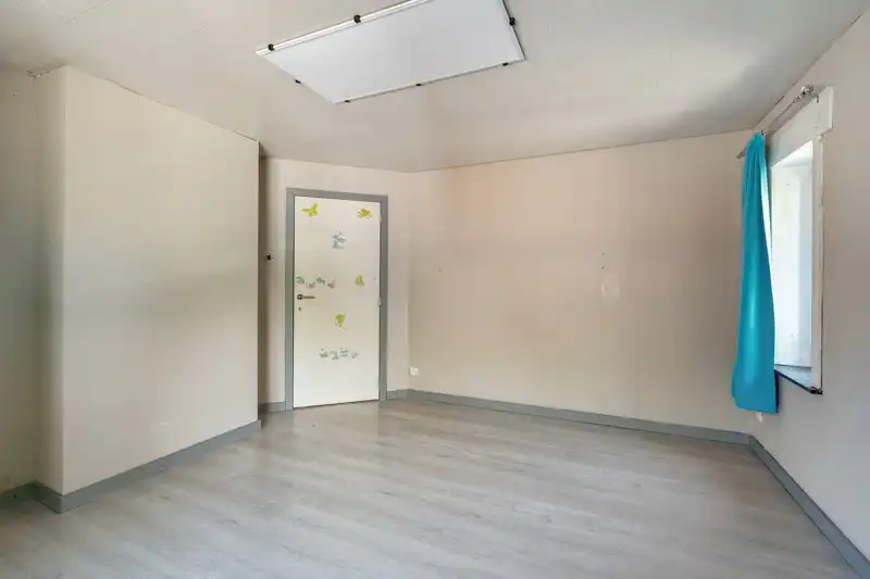 Rustig gelegen gezinswoning met aanpalend een groot bijgebouw op een perceel 9are foto 24