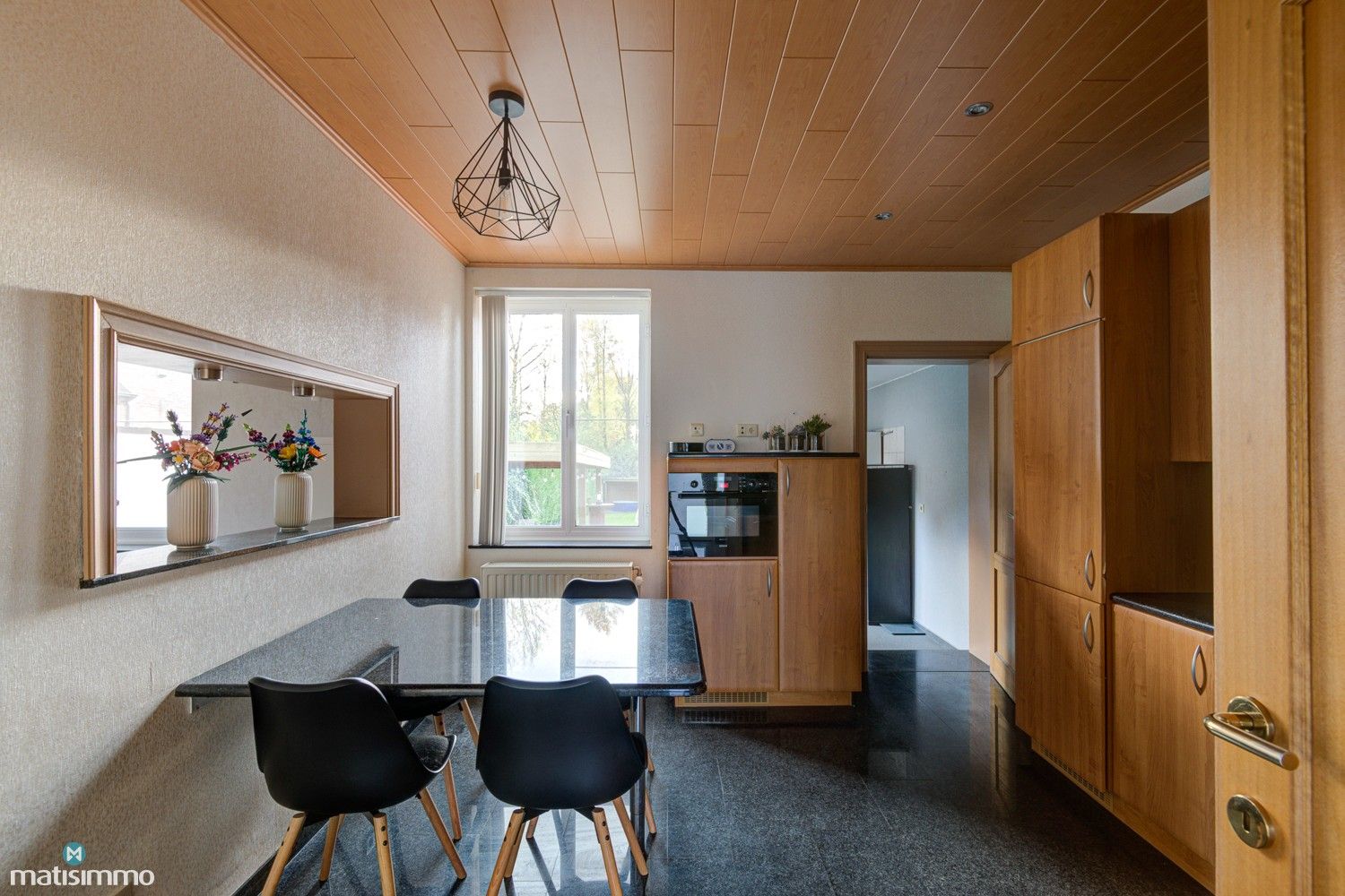 GEZINSWONING MET 3 SLAAPKAMERS, RUIME INPANDIGE GARAGE EN GROTE TUIN TE HOESELT foto 9