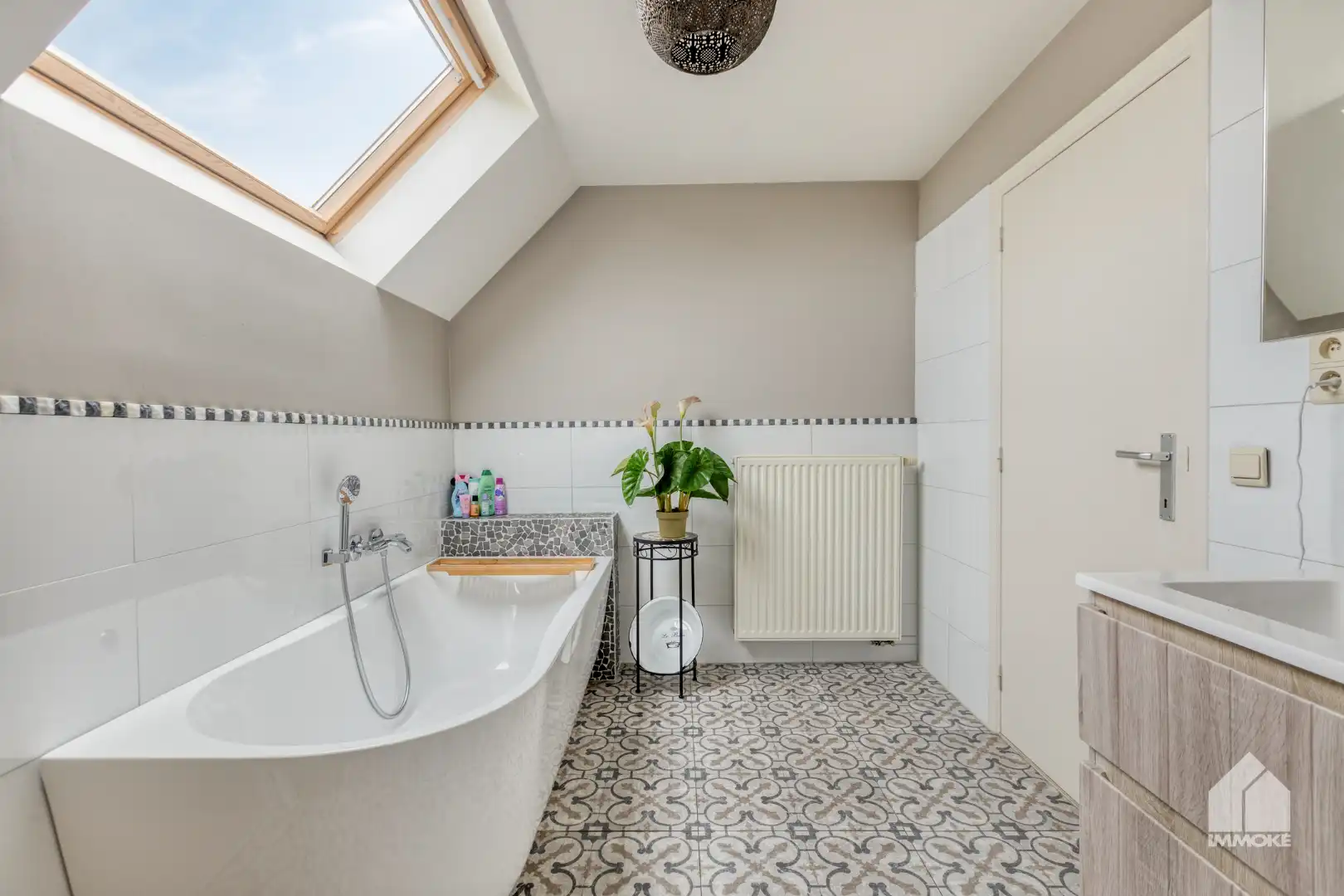 Volledig gerenoveerde, energiezuinige langgevelhoeve op riant perceel van 76 are. foto 31