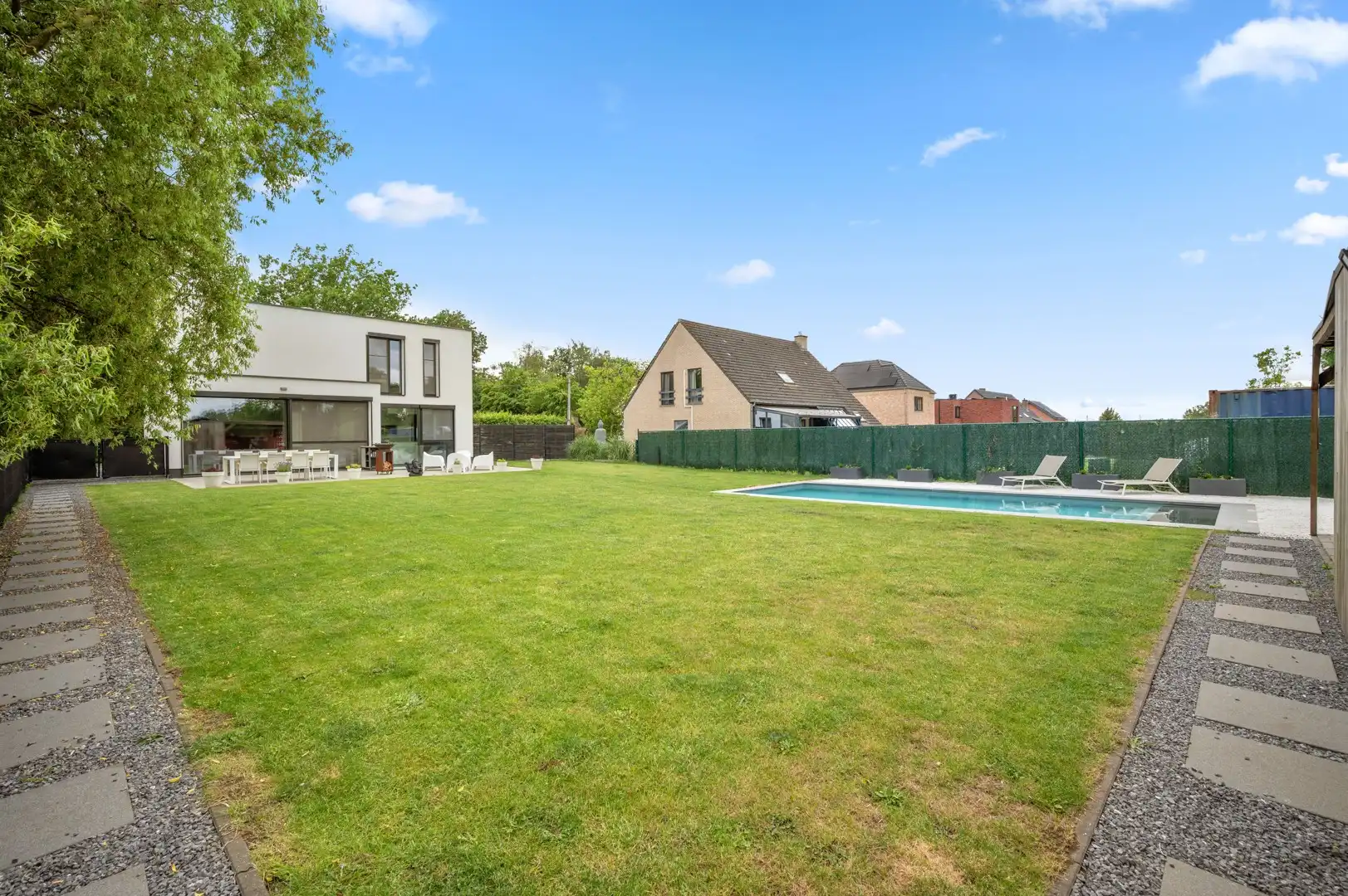 Moderne villa in een rustige en groene omgeving foto 2