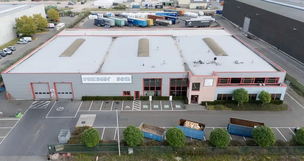 Magazijn met kantoren te huur langs E34 in Beveren foto 20