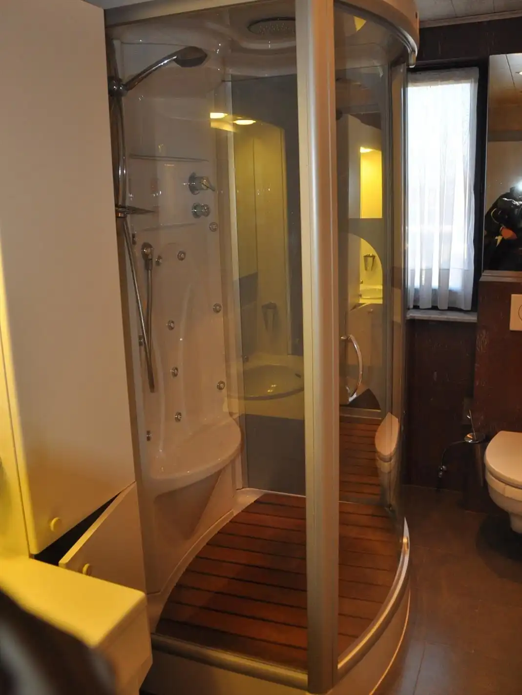 Appartement met 2 slaapkamers, terras en staanplaats foto 7