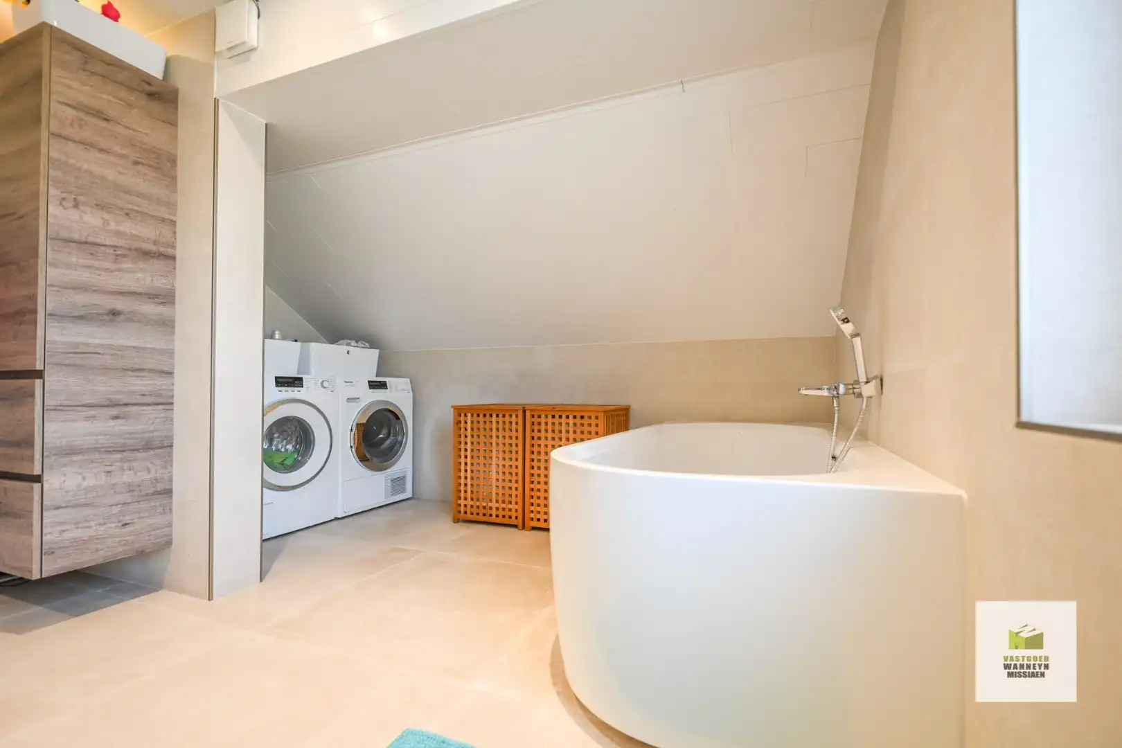 Perfect instapklare woning met 4 slaapkamers en kantoor/praktijkruimte met aparte ingang (21 m²) foto 14