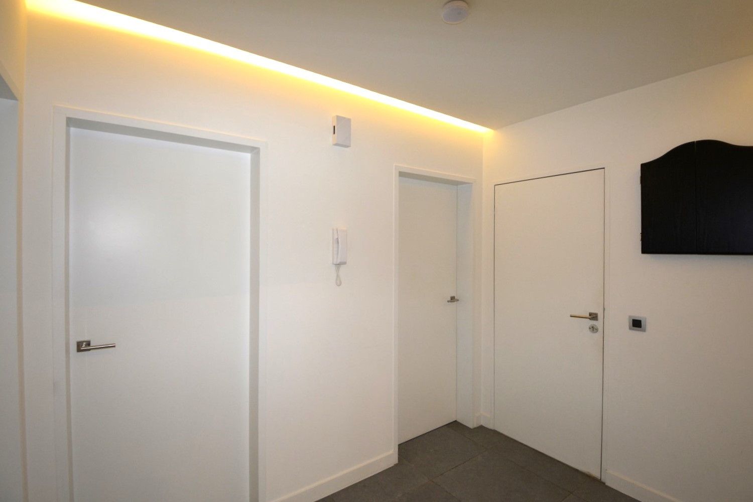 GERENOVEERD APPARTEMENT MET 2 SLK EN GARAGE! foto 11