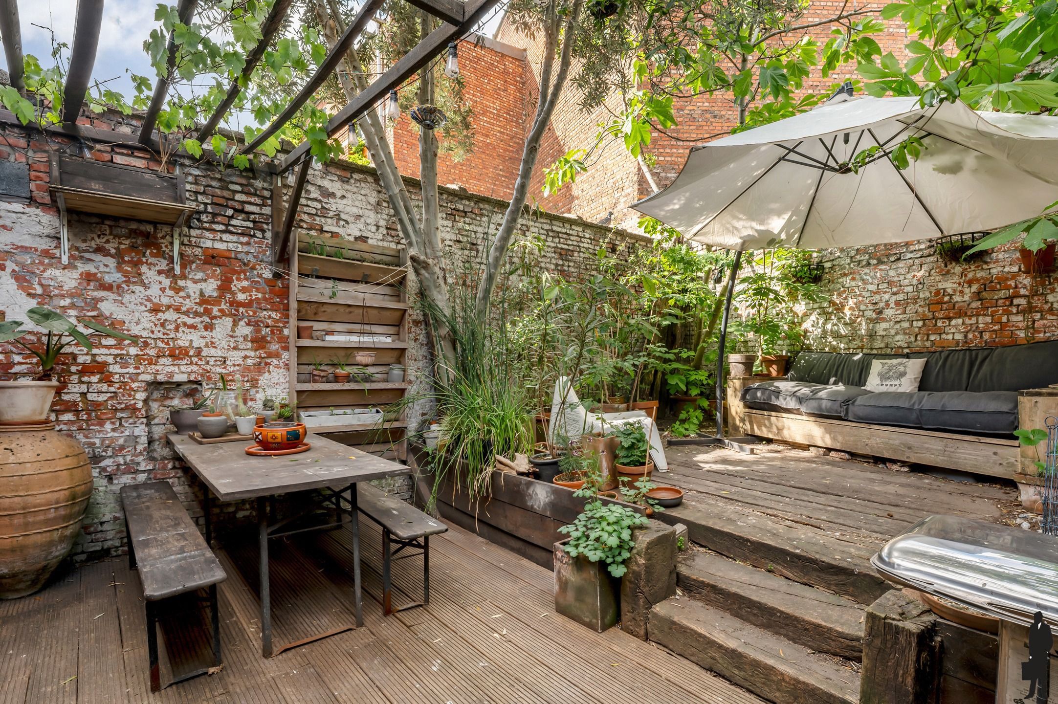 Hoofdfoto van de publicatie: Wonen met karakter en ruimte – charmante woning met tuin, atelier en 4 slaapkamers