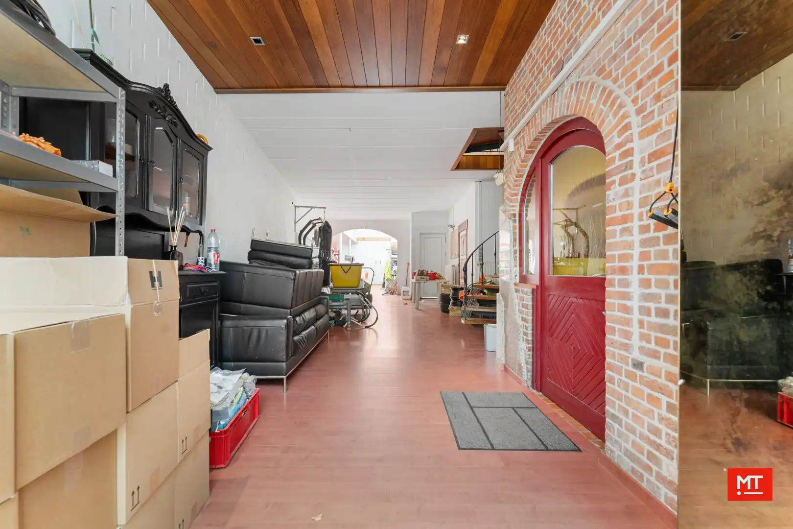 Bijzonder ruime woning met opslagruimte, dubbele garage en uitweg in centrum Langemark foto 5