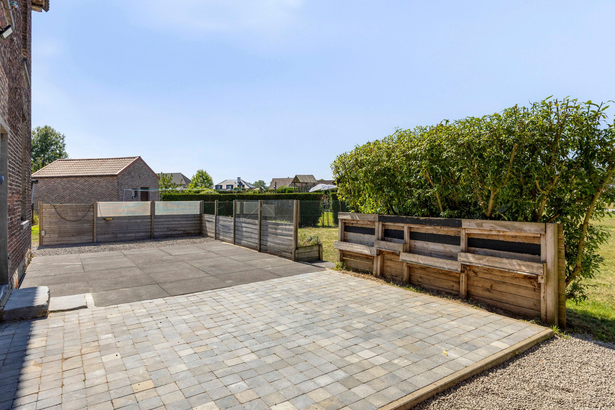 Deels gerenoveerde woning met prachtig verzicht op 14 are foto 18