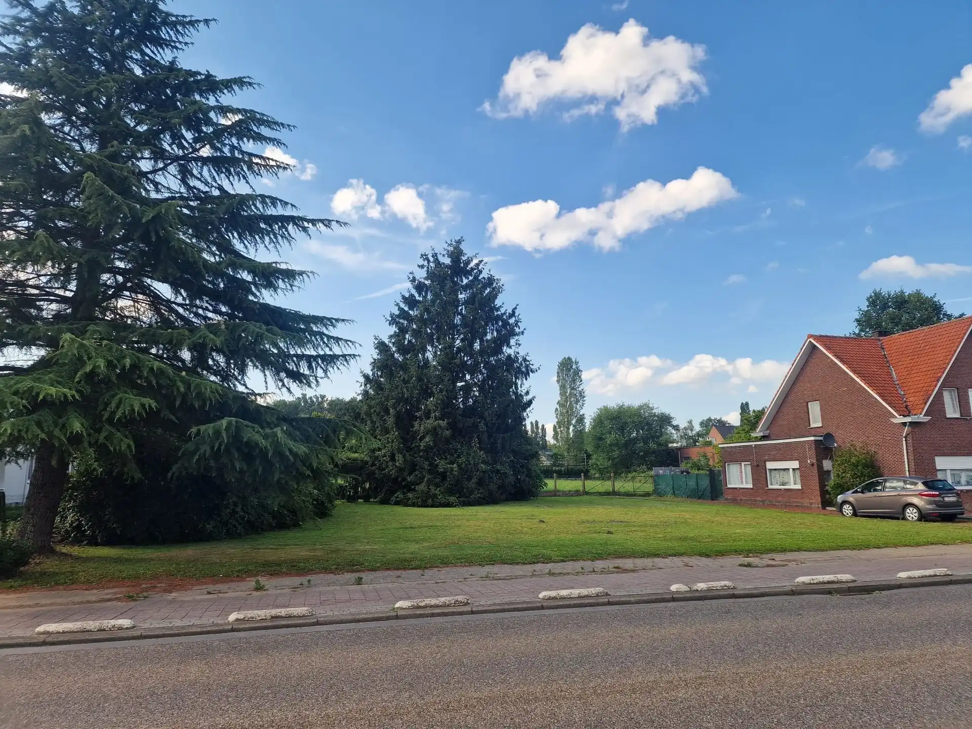 ZUIDGERICHTE RESIDENTIEEL GELEGEN VILLAGROND foto 2