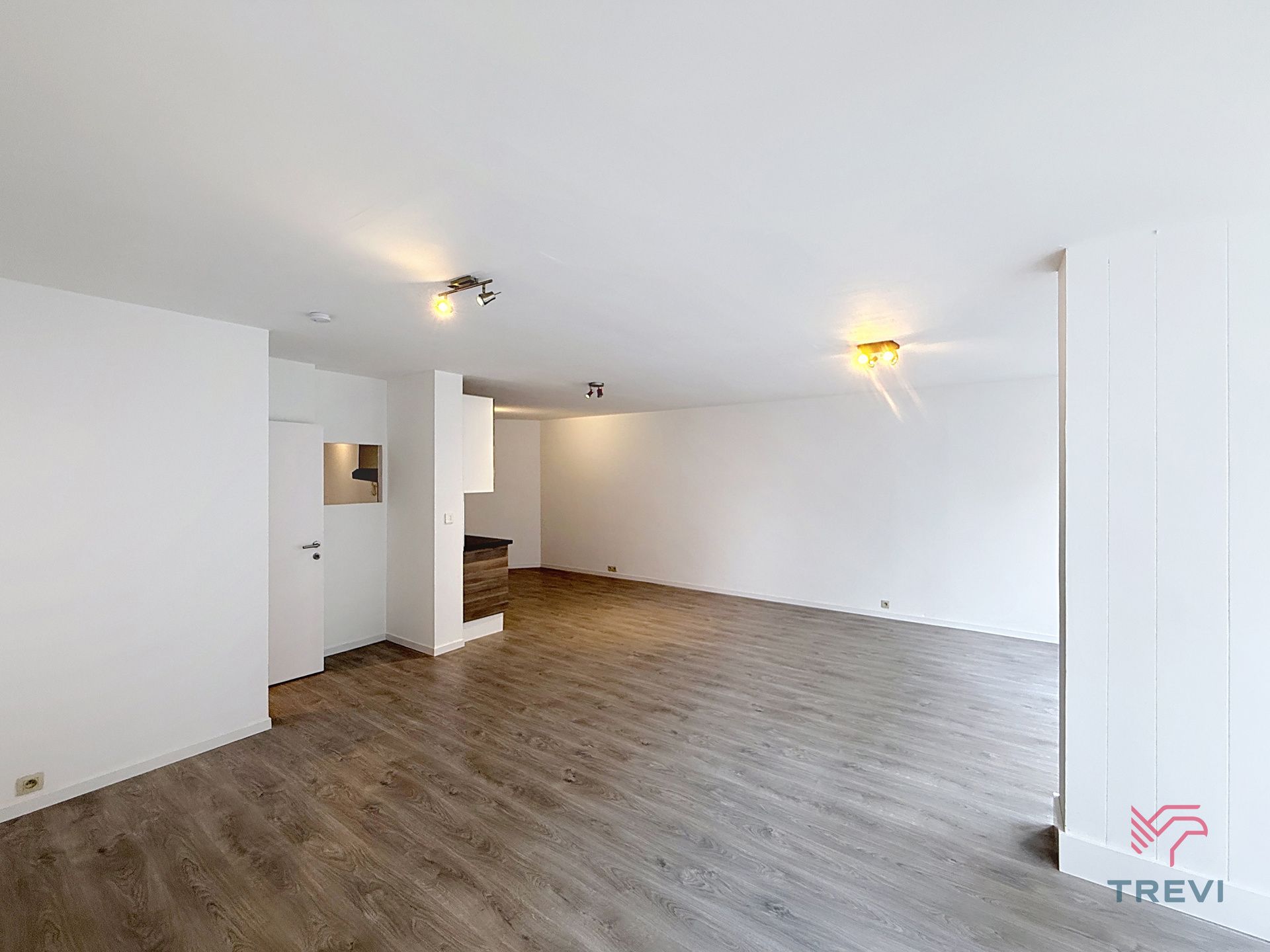 Grote gerenoveerde studio in het centrum van Brussel foto 2