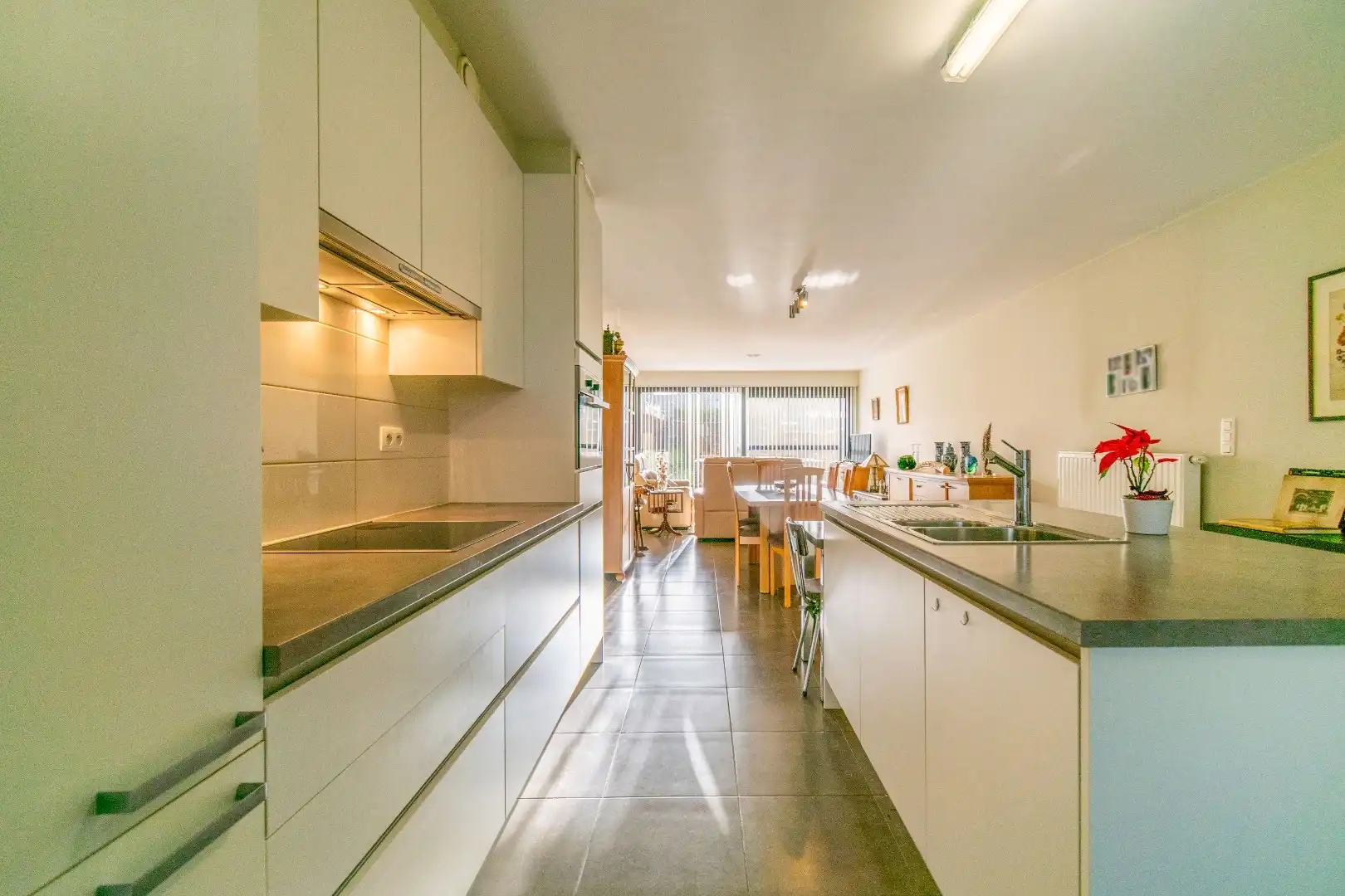 INSTAPKLAAR APPARTEMENT MET 3 SLAAPKAMERS + TUIN ! foto 8