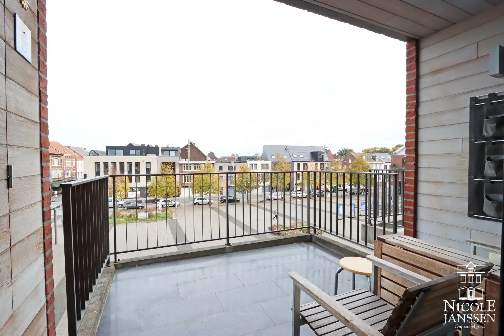 Instapklaar, verzorgd appartement met terras foto 2