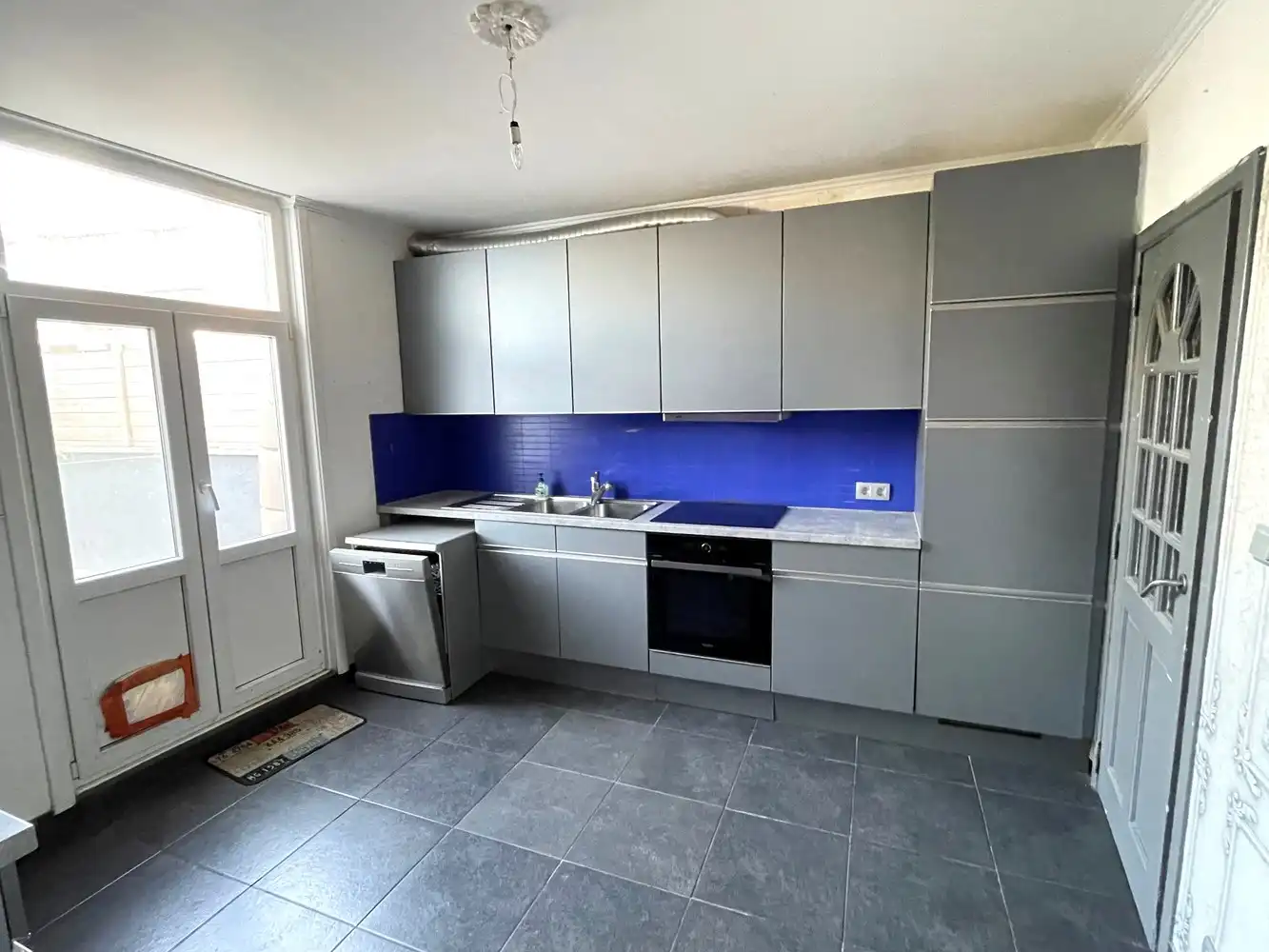 Gebouw met gemengd gebruik, handelspand + woonst, ideaal gelegen foto 4