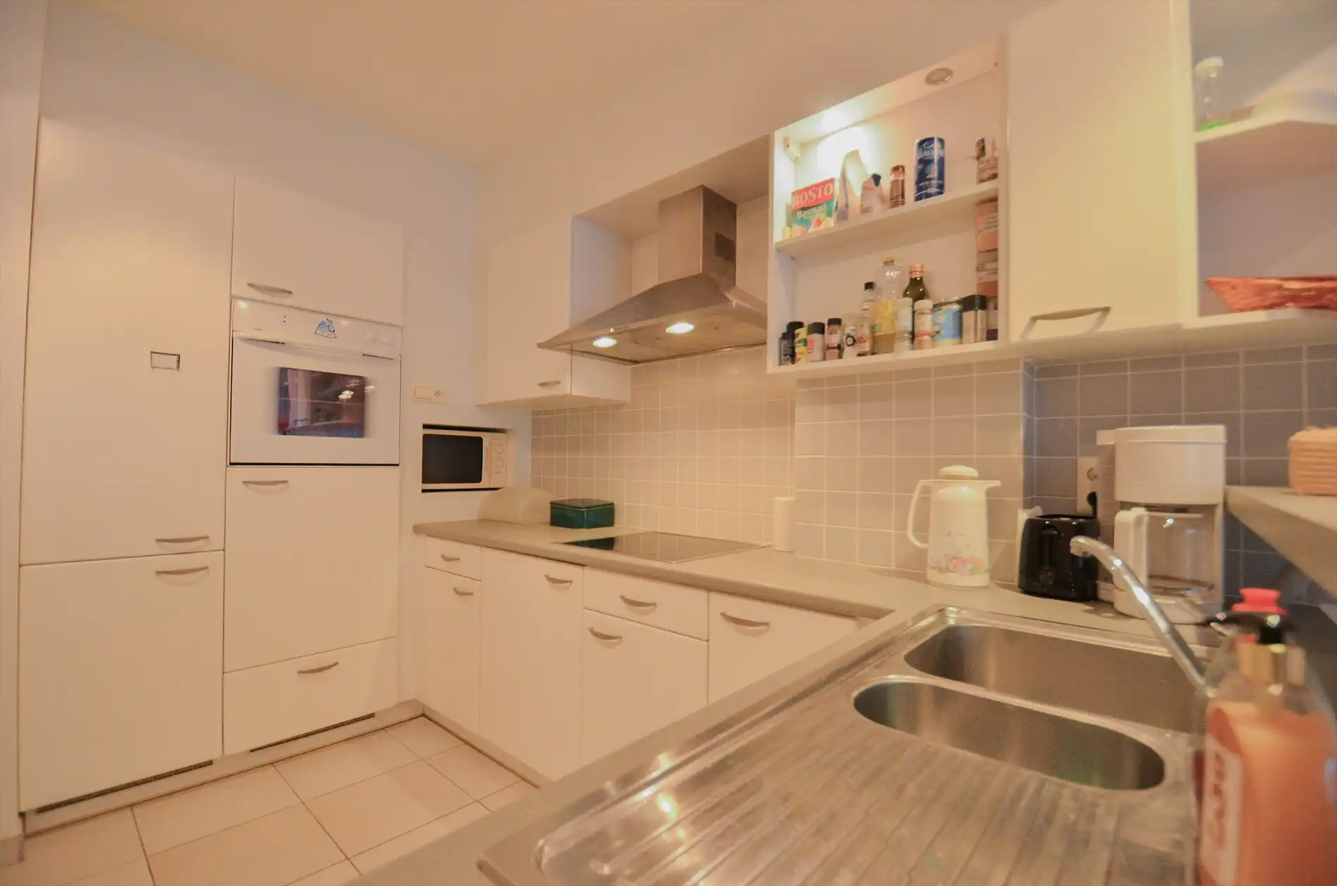 EXCLUSIEF BIJ IMMO BLUE: Op te frissen appartement gelegen op enkel stappen van de zee en de Kustlaan. foto 3