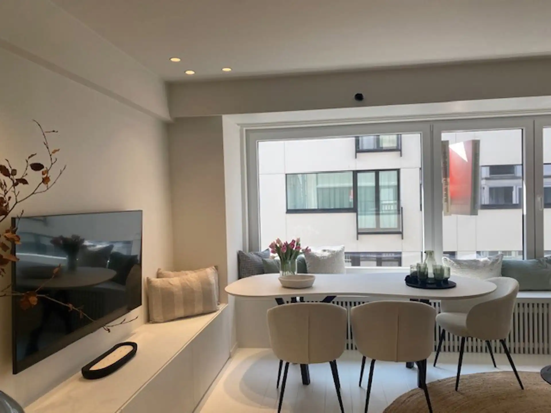 Prachtig gerenoveerd appartement met zijdelings zeezicht!  foto 3