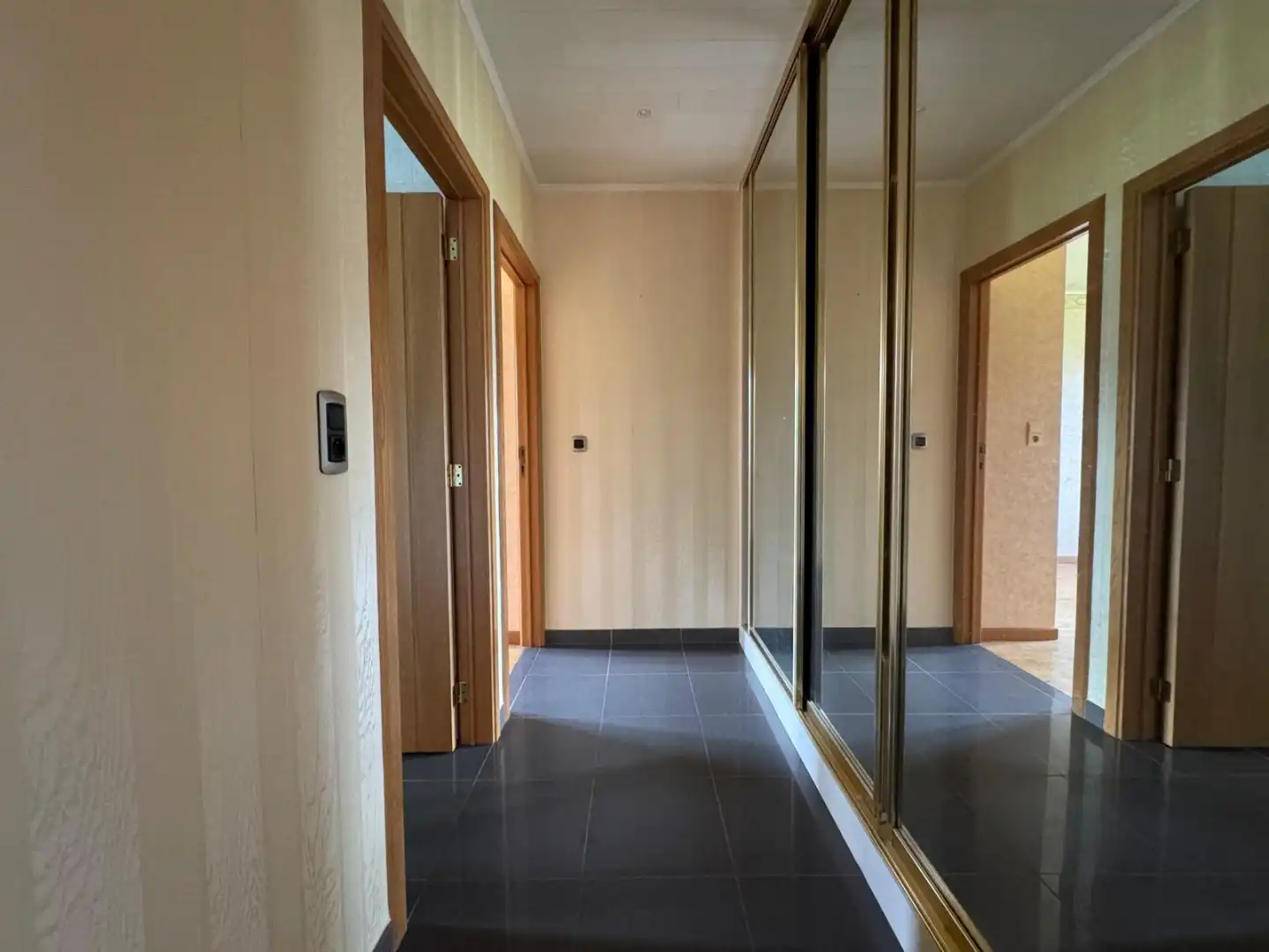 TE HUUR - Op zoek naar een ruim appartement in hartje Merchtem? Welkom Home! foto 15