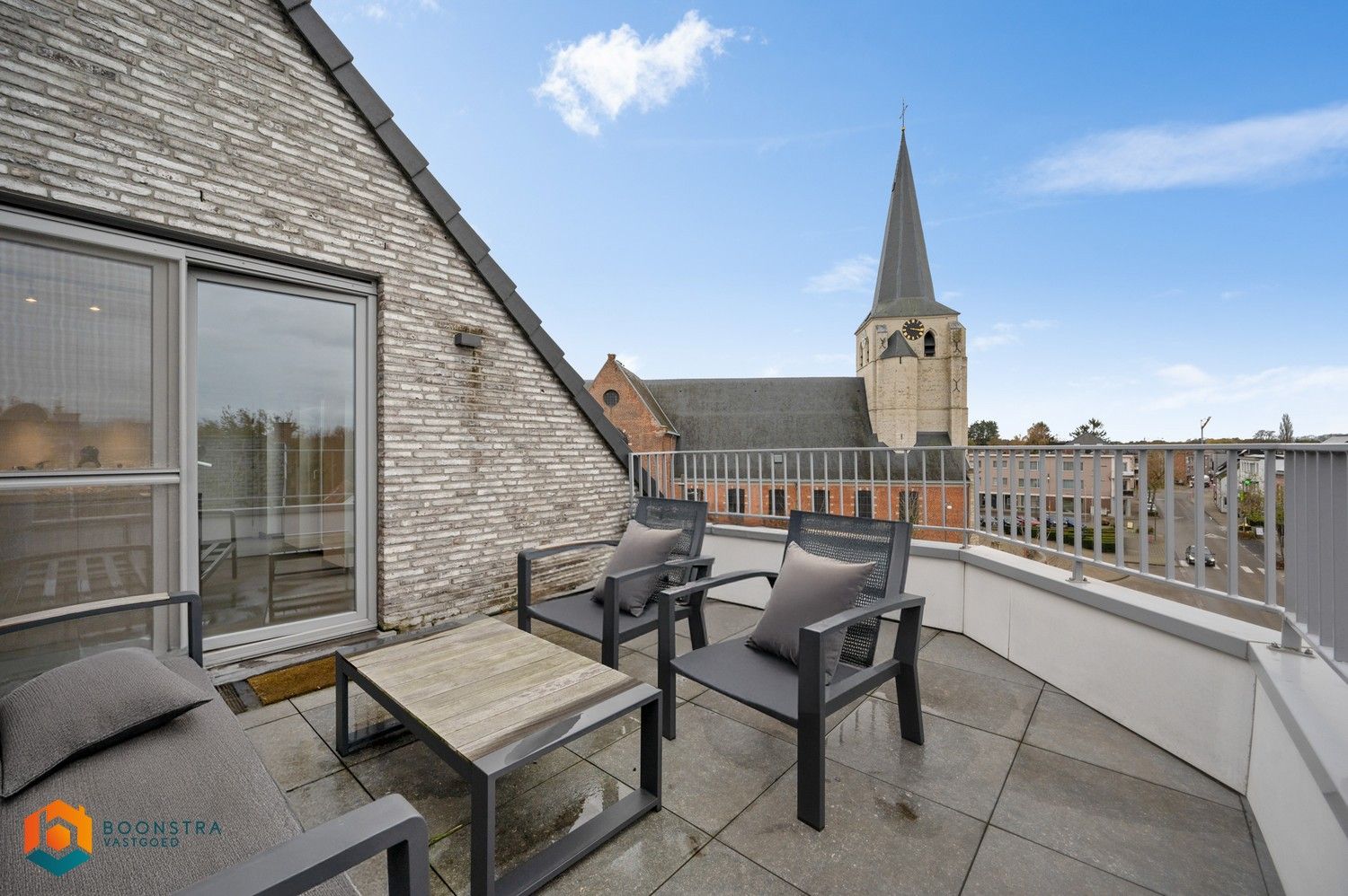 Lichtrijk penthouse met één slpkr en twee terrassen foto 10