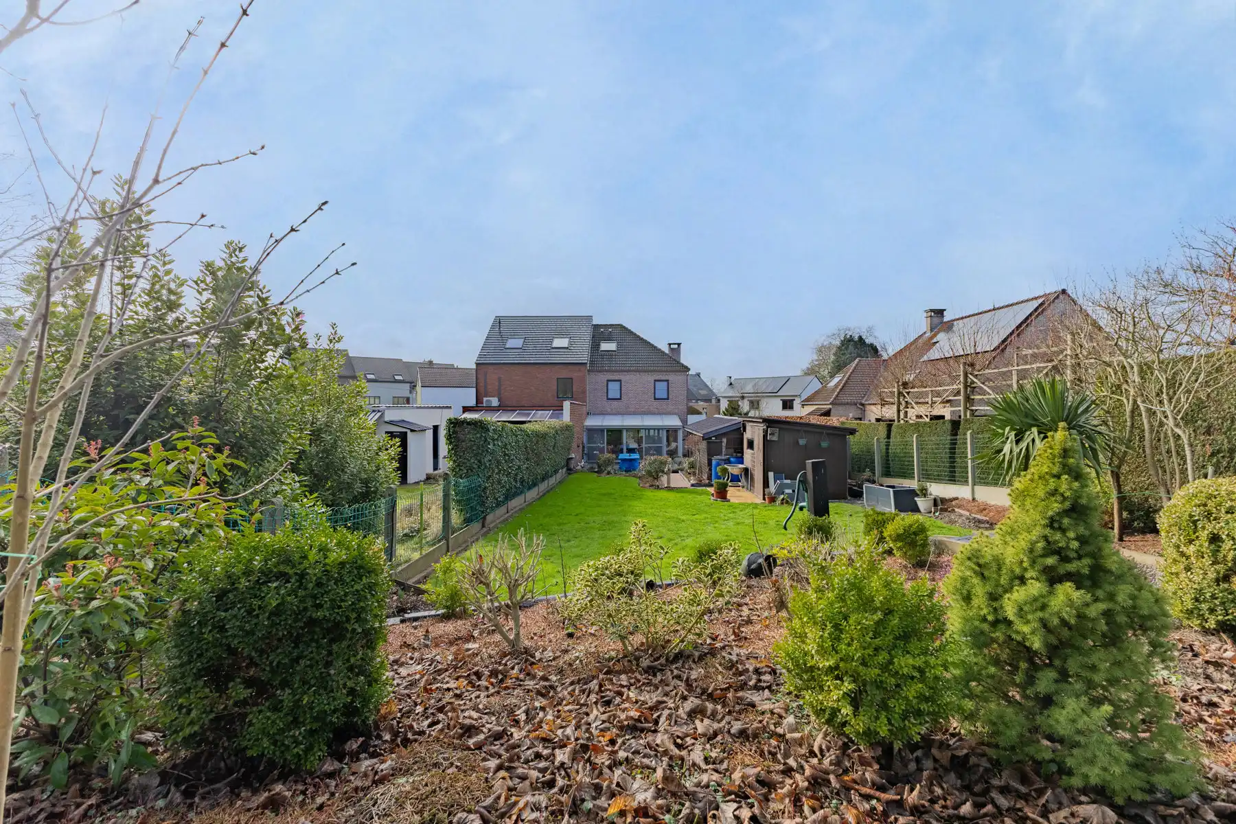 Goed onderhouden woning met prachtige tuin foto 5