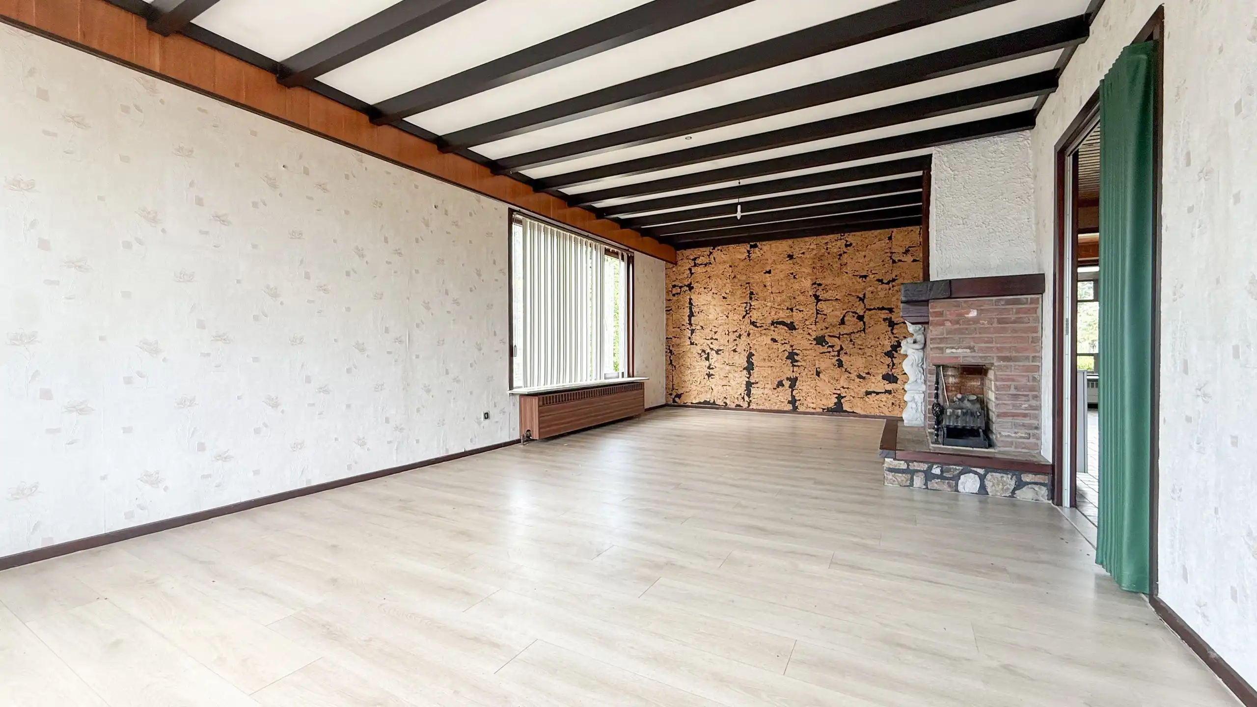 Ruime split-levelwoning met 3 slaapkamers op groot perceel! foto 2