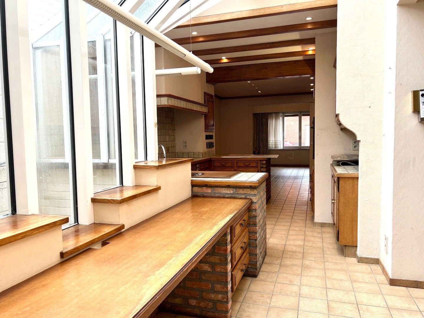 Ruime hoekwoning met handelsruimte en tal van mogelijkheden! foto 13