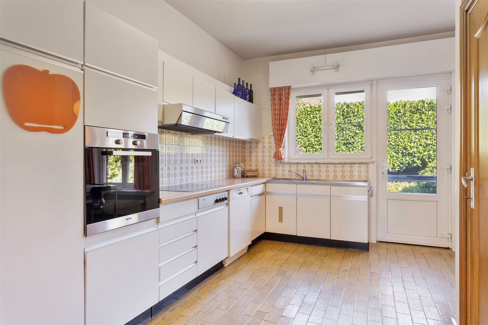 Ruime achterin gelegen villa met 5 slaapkamers op prachtig terrein van 40a foto 12