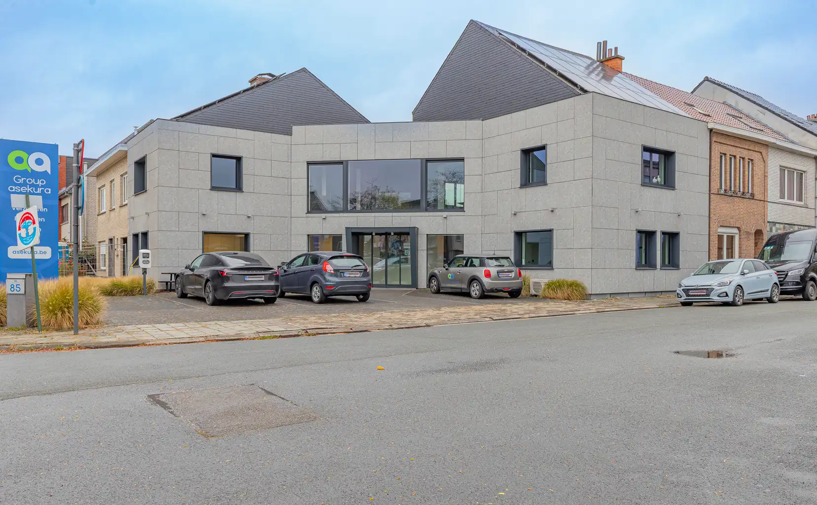 Kantoorgebouw te koop in Aalst  foto {{pictureIndex}}