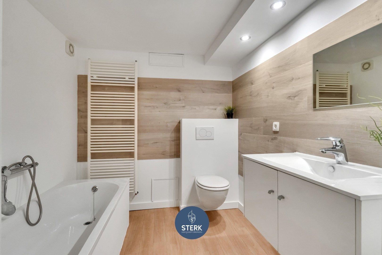 GELIJKVLOERSE WONING MET 4 SLPKS, 2 BADKAMERS EN GROTE TUIN TE ZUTENDAAL !  foto 18