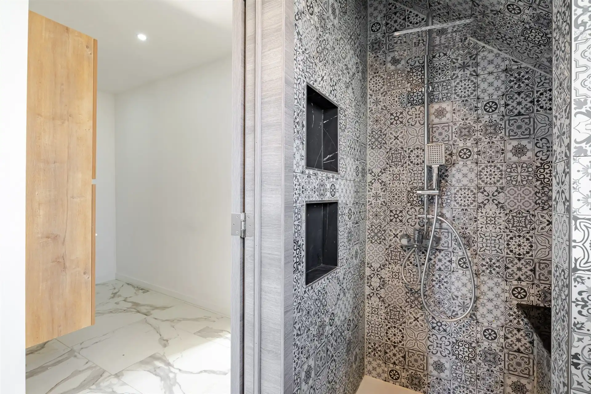 Top gerenoveerde woning met 4 slks, garage en terrassen foto 25