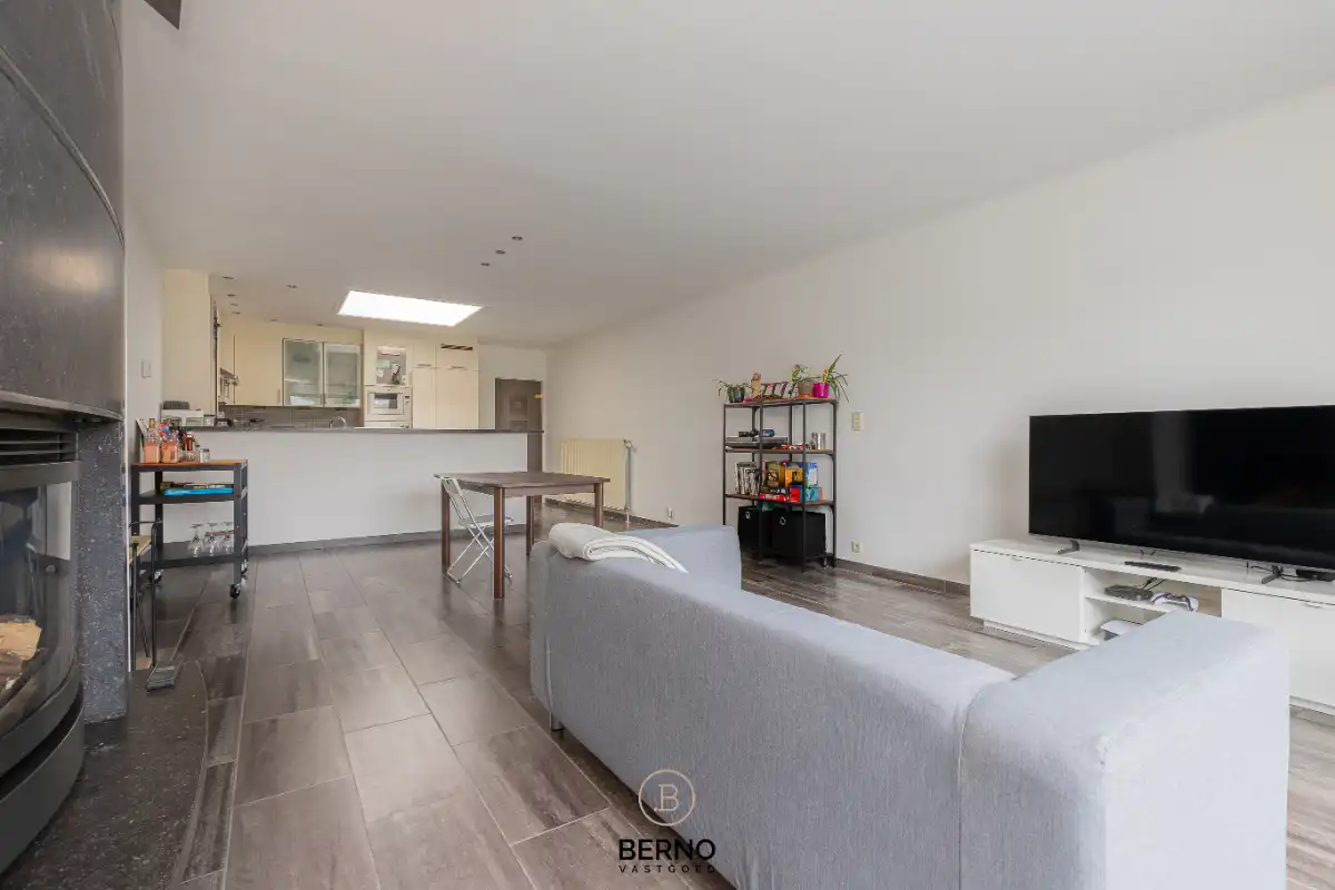 Gerenoveerde woning met garage op toplocatie foto 3