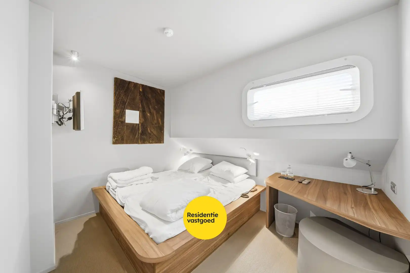 Unieke woonboot met B&B en vergunde ligplaats in Plassendale foto 20