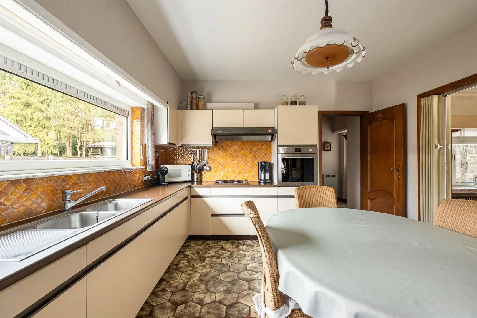 Charmante en karaktervolle woning met erg ruim bijgebouw.  foto 8