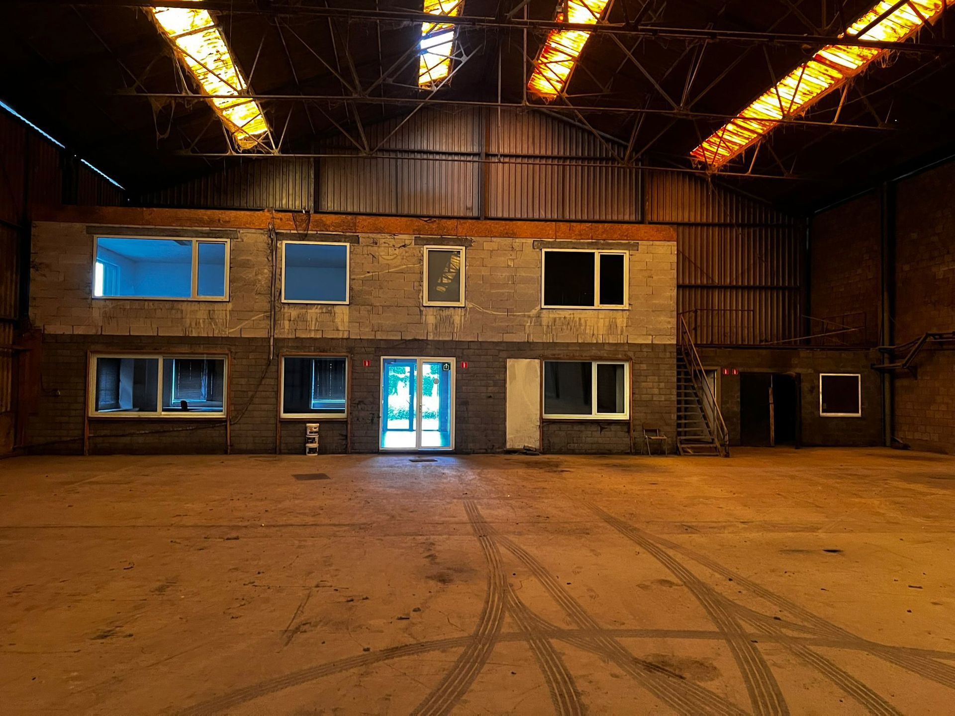 Te Koop Magazijn met Kantoor Gelegen in het Verli-park, Mol foto 9