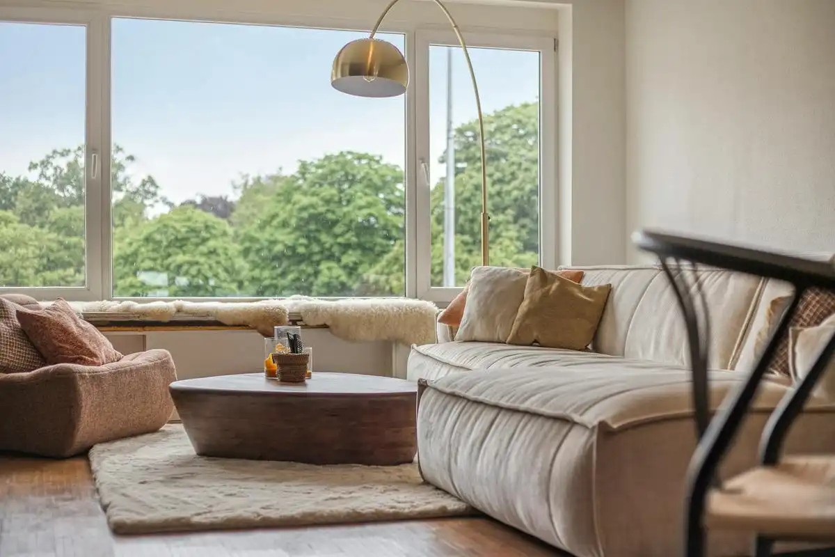 Unieke eigendom met loods en 2 gerenoveerde appartementen  foto 5