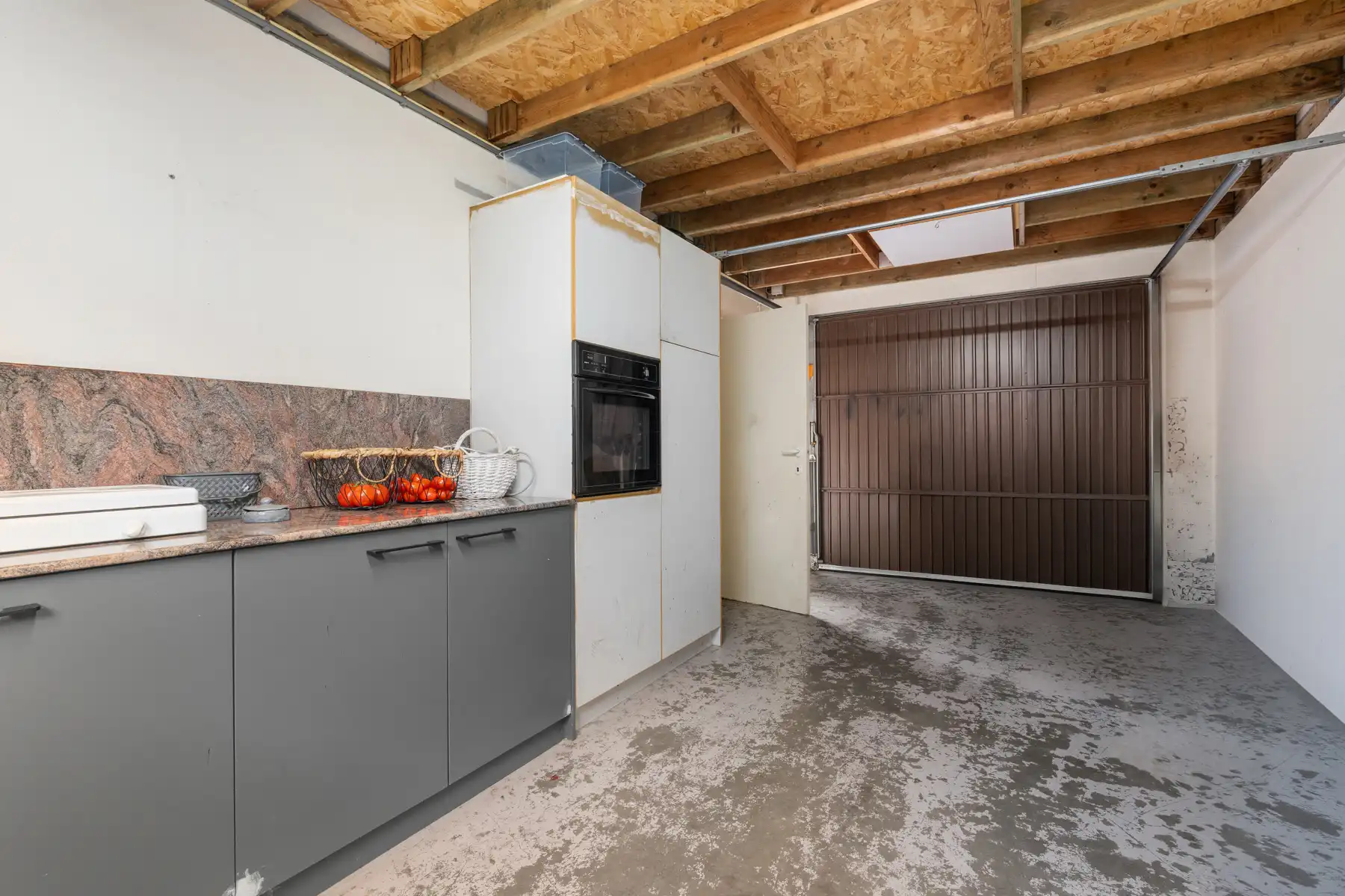 Instapklare, stijlvol gerenoveerde woning met 3 slaapkamers en dubbele garage in hartje Meulebeke foto 19