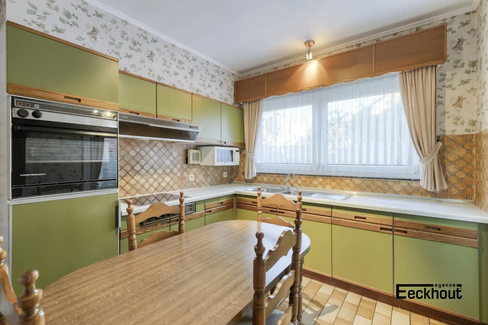 Zeer verzorgde woning met gezellige tuin in de Vuurtorenwijk te Oostende. foto 8