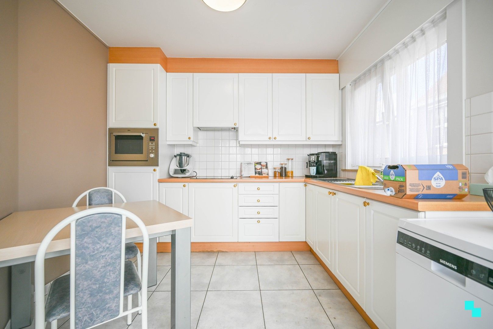 Riant appartement in centrum Oostrozebeke foto 10