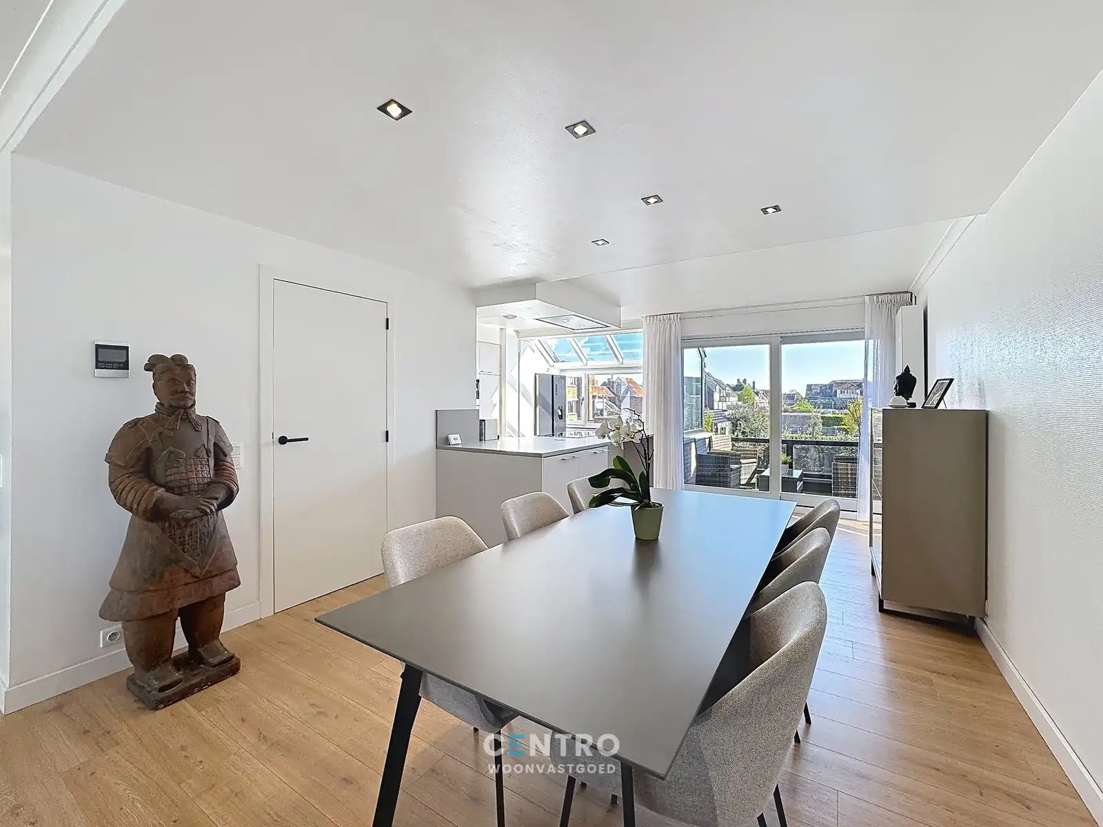 Gezellige woning te Uitkerke met 3 à 4 slpks, DUBBELE garage en LEUKE tun! foto 6