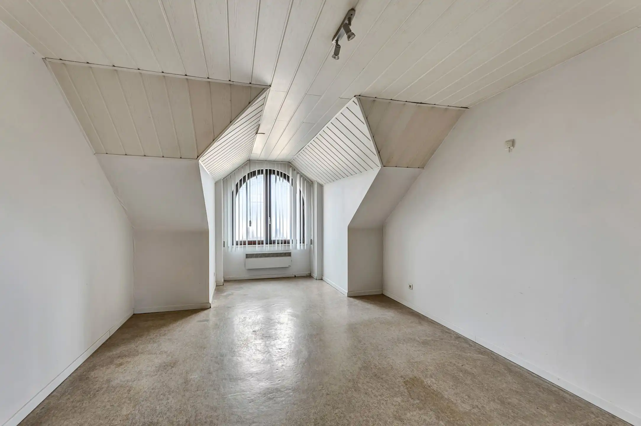 Handelswoning met ruime garage  foto 16