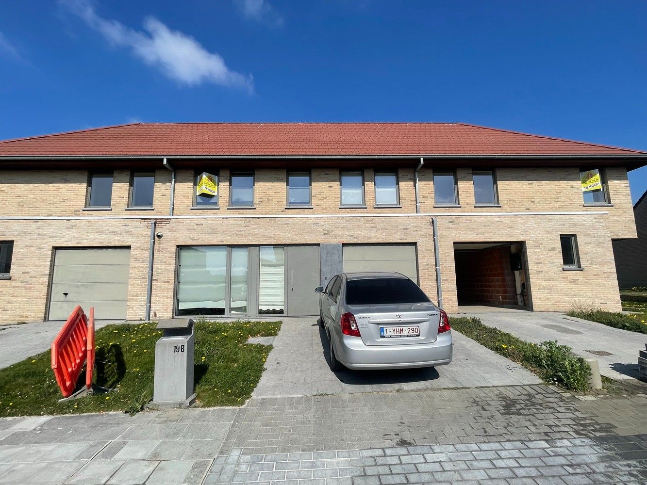 Waardamme , rustige residentiële ligging , RECENT gebouwde LICHTRIJKE ENERGIEZUINIGE woning met 4 SLAAPKAMERS, omheinde TUIN, OPRIT EN GARAGE. foto 3