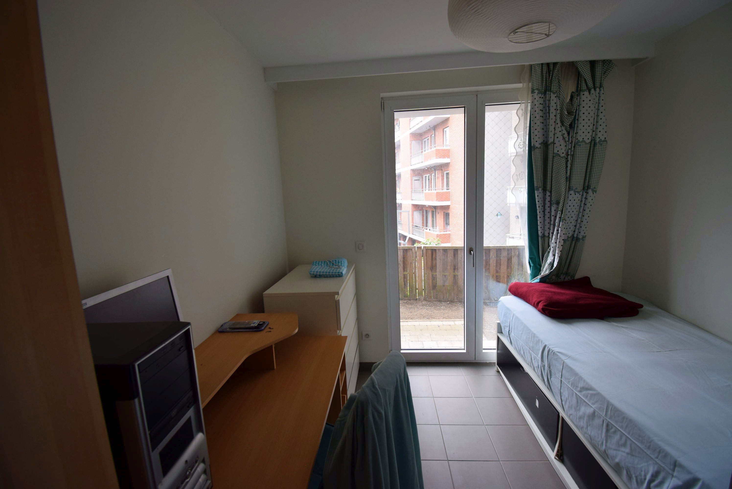 Gelijkvloers appartement 4 slaapkamers met tuin en autostaanplaats foto 8