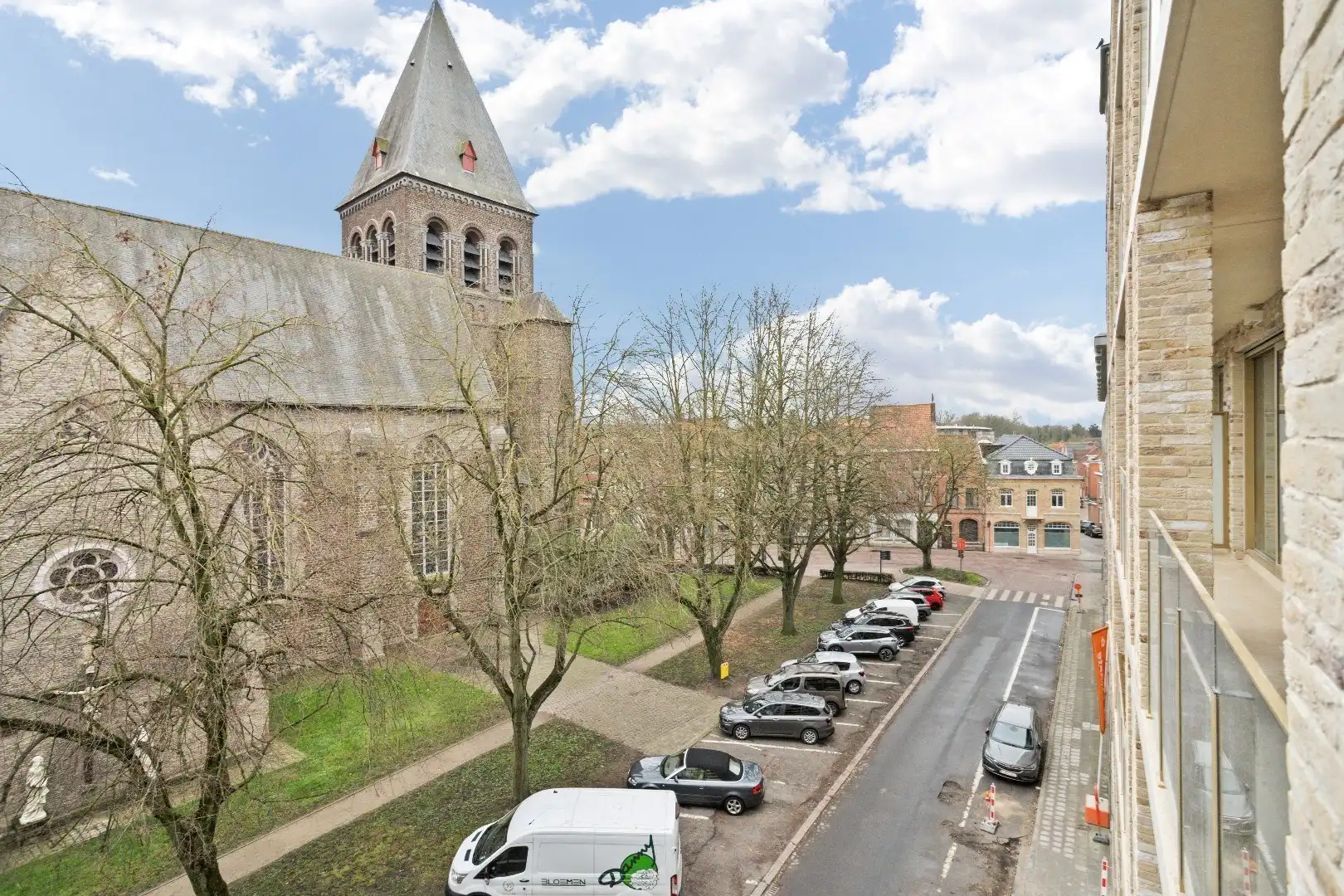 Ruim en energiezuinig 2-slaapkamerappartement met twee terrassen in centrum Ieper! foto {{pictureIndex}}