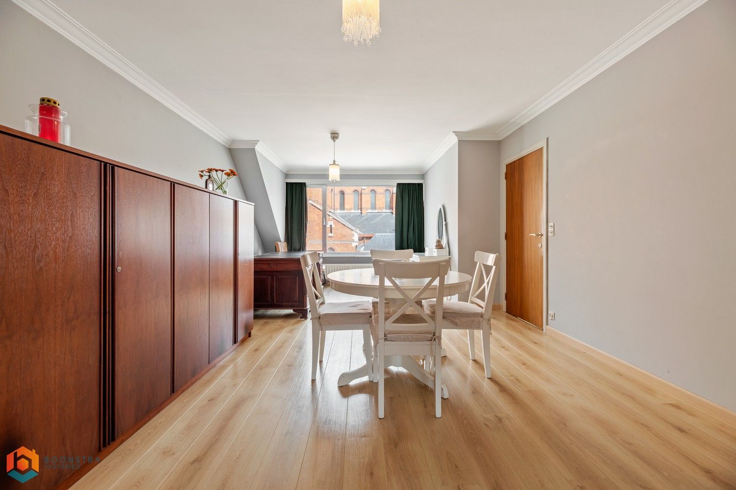 Appartement met 2 slpkrs op het kerkplein foto 3