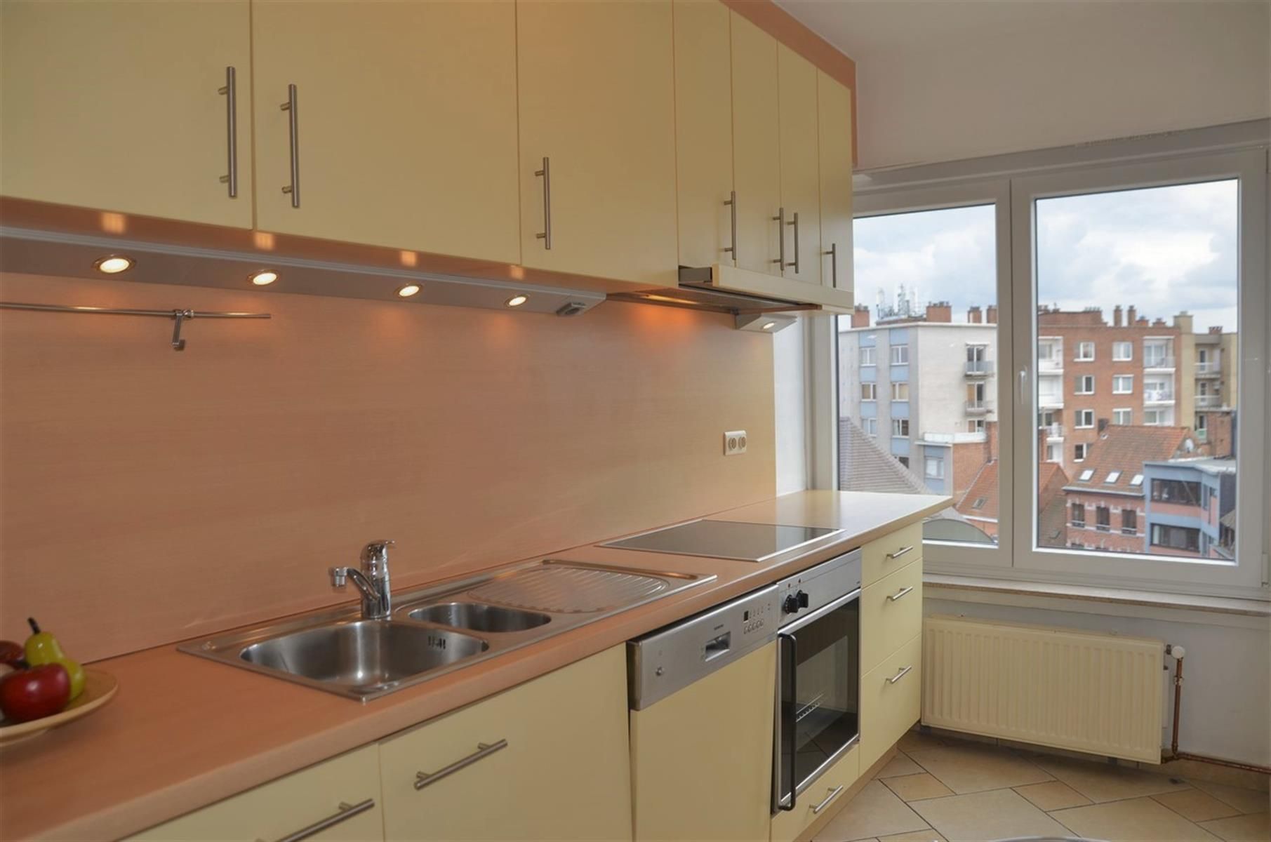 Lichtrijk appartement met 2 slaapkamers en standplaats foto 4