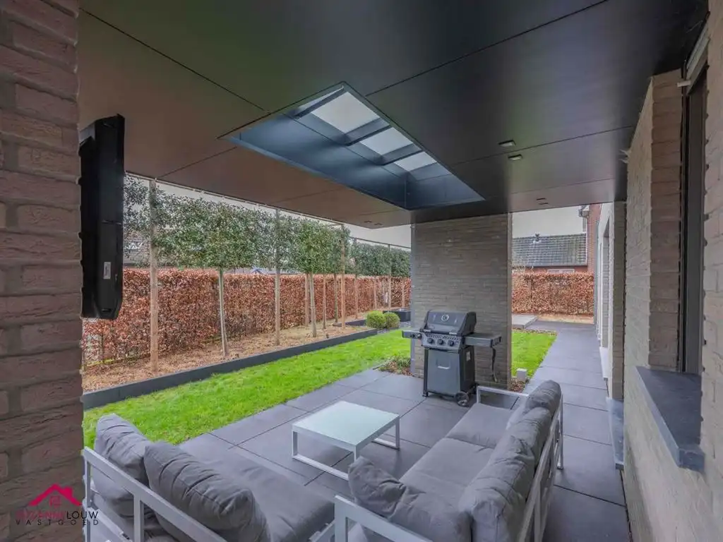 Vrijstaande woning in hedendaagse stijl foto 7