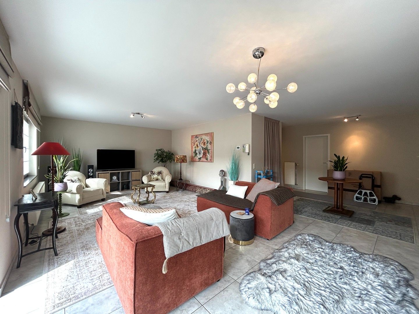 Instapklaar 2-slaapkamer appartement op wandelafstand van centrum Roeselare! foto {{pictureIndex}}
