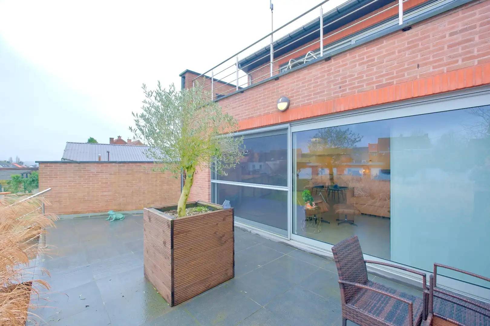 Gelijkvloers app met 2 slaapkamers, ruim terras en garage! foto 9